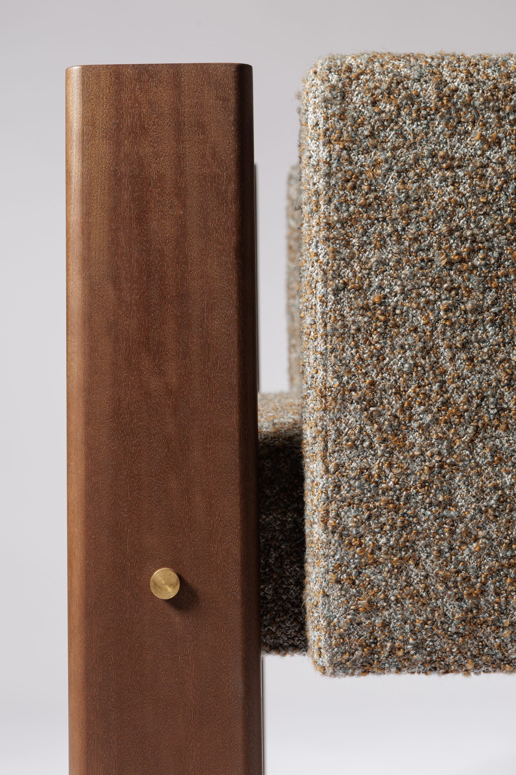 Detalle de madera y tapicería bouclé — Treforma, Costa del Sol. Fotografía de Pedro Jaén